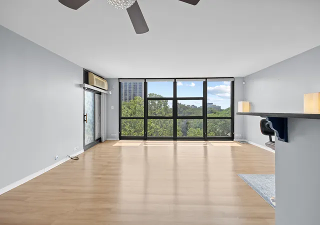 Photo 3 of Condo for sale at 2901 S Michigan Ave #405, Chicago, IL 60616 | MLS# 12754210 | Listing updated on 2026-09-23