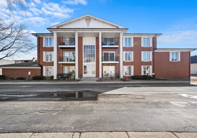 Photo 1 of Condo for sale at 5721 Circle Dr #304, Oak Lawn, IL 60453 | MLS# 12754213 | Listing updated on 2026-09-14
