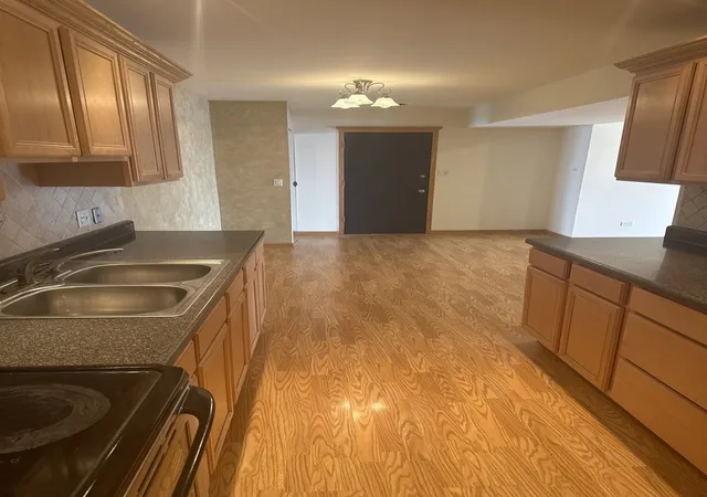 Photo 4 of Condo for sale at 5721 Circle Dr #304, Oak Lawn, IL 60453 | MLS# 12754213 | Listing updated on 2026-09-14