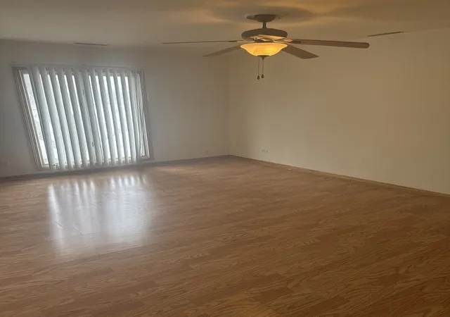 Listing Photo 2 - Condo for sale in building located at 5721St Cir Dr, Oak Lawn, IL 60453 - Unit #304