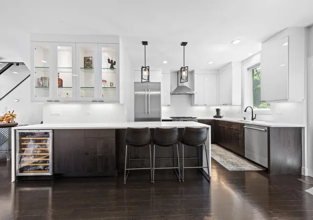 Photo 2 of Single family home for sale at 3901 S Lake Park Ave, Chicago, IL 60653 | MLS# 12754216 | Listing updated on 2026-09-14