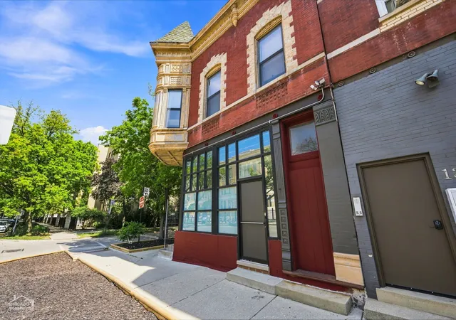Photo 3 of Sale Pending at 1367 N Leavitt St, Chicago, IL 60622 | MLS# 12754227 | Listing updated on 2026-09-27
