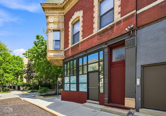 Photo 3 of Sale Pending at 1367 N Leavitt St, Chicago, IL 60622 | MLS# 12754227 | Listing updated on 2026-09-27
