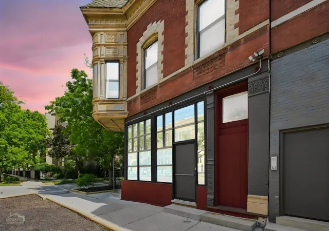 Photo 4 of Sale Pending at 1367 N Leavitt St, Chicago, IL 60622 | MLS# 12754227 | Listing updated on 2026-09-27