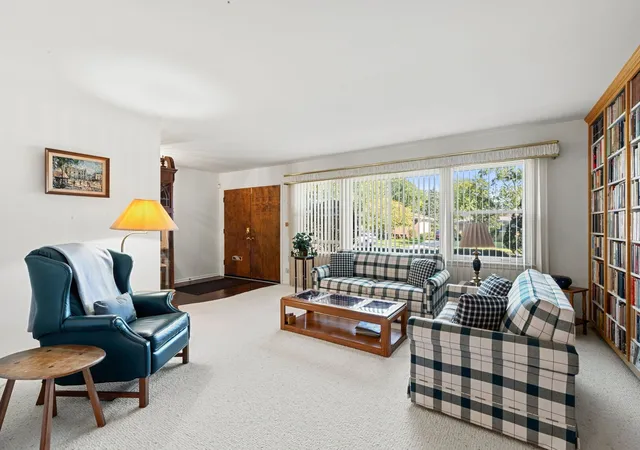 Photo 4 of Single family home for sale at 9732 Kildare Ave, Skokie, IL 60076 | MLS# 12754234 | Listing updated on 2026-10-06