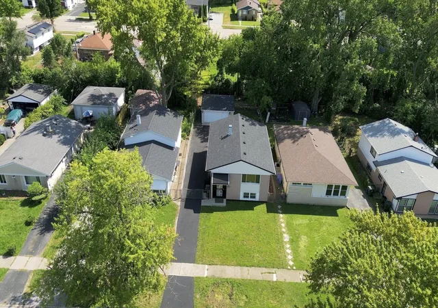 Photo 4 of Single family home for sale at 16601 Honore Ave, Markham, IL 60428 | MLS# 12754243 | Listing updated on 2026-09-16