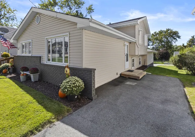 Photo 1 of Single family home for sale at 406 Dixie Hwy, Beecher, IL 60401 | MLS# 12754249 | Listing updated on 2026-10-03