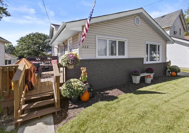 Photo 2 of Single family home for sale at 406 Dixie Hwy, Beecher, IL 60401 | MLS# 12754249 | Listing updated on 2026-10-03