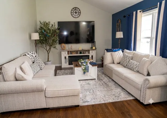 Listing Photo 5 - Condo for sale in building located at 9406 N Oak Ave, Des Plaines, IL 60016