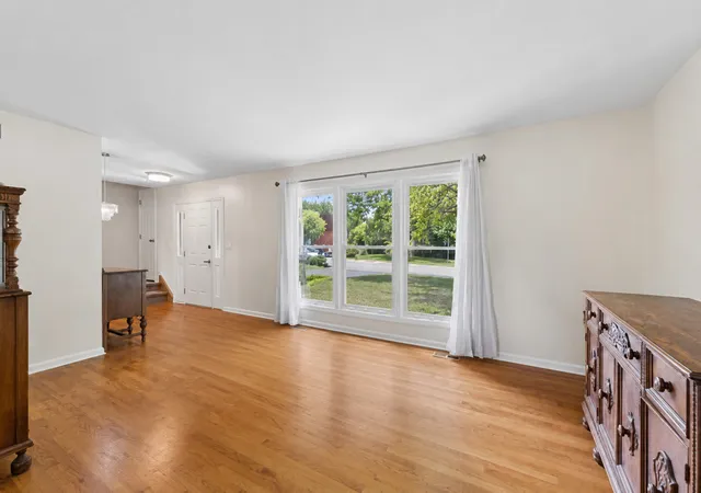 Photo 3 of Single family home for sale at 8425 Creekside Ln, Darien, IL 60561 | MLS# 12754259 | Listing updated on 2026-09-14