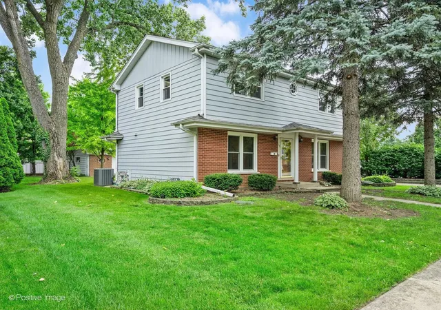Photo 2 of Single family home for sale at 113 N Oak St, Elmhurst, IL 60126 | MLS# 12754265 | Listing updated on 2026-09-14