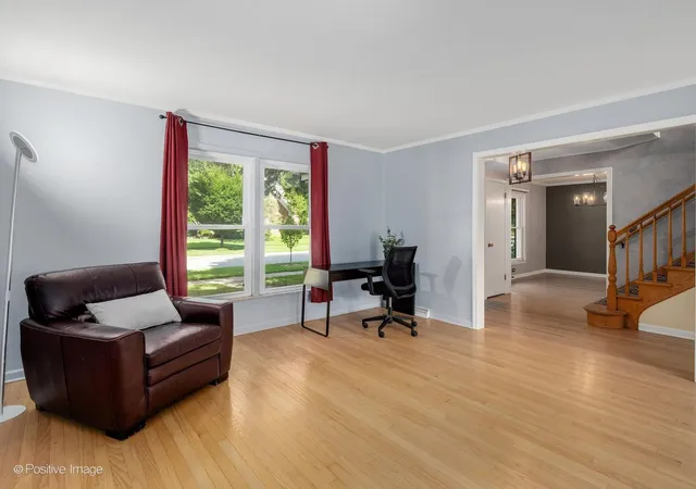Photo 4 of Single family home for sale at 113 N Oak St, Elmhurst, IL 60126 | MLS# 12754265 | Listing updated on 2026-09-14