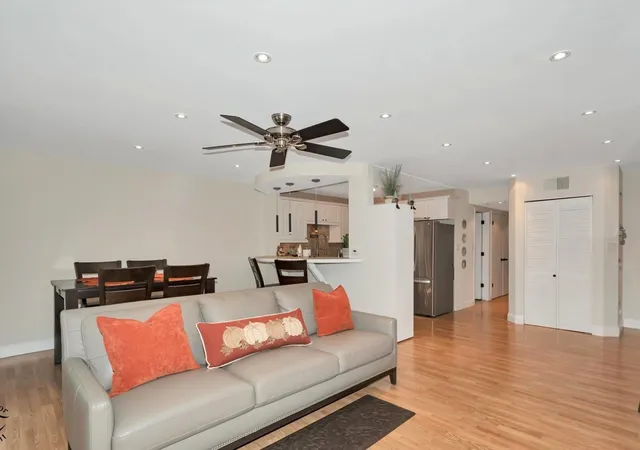 Photo 4 of Condo for sale at 9649 S Harlem Ave #2C, Chicago Ridge, IL 60415 | MLS# 12754283 | Listing updated on 2026-09-14