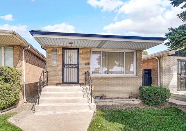 Photo 2 of Single family home for sale at 2970 W Columbus Ave, Chicago, IL 60652 | MLS# 12754284 | Listing updated on 2026-09-14
