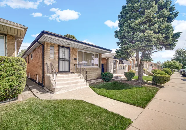 Photo 3 of Single family home for sale at 2970 W Columbus Ave, Chicago, IL 60652 | MLS# 12754284 | Listing updated on 2026-09-14