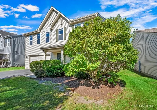 Photo 3 of Single family home for sale at 686 Glen Cvs Ln, Pingree Grove, IL 60140 | MLS# 12754294 | Listing updated on 2026-10-02