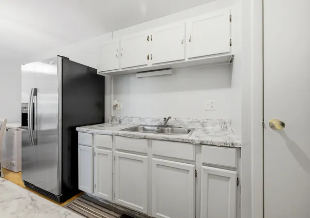 Listing Photo 4 - Condo for sale in building located at 705 Heritage Dr, Hoffman Estates, IL 60169 - Unit #8-310