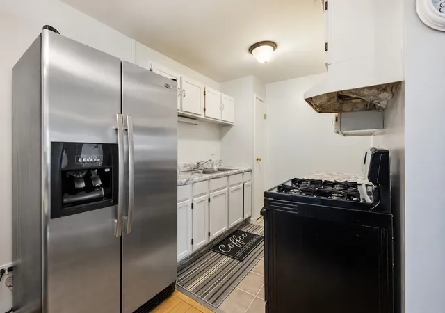 Listing Photo 5 - Condo for sale in building located at 705 Heritage Dr, Hoffman Estates, IL 60169 - Unit #8-310