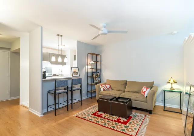 Listing Photo 5 - Condo for sale in building located at 1516 Hinman Ave, Evanston, IL 60201 - Unit #810