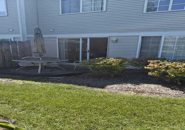 Photo 3 of Townhouse for sale at 8904 W Heathwood Cir #8904, Niles, IL 60714 | MLS# 12754321 | Listing updated on 2026-09-21