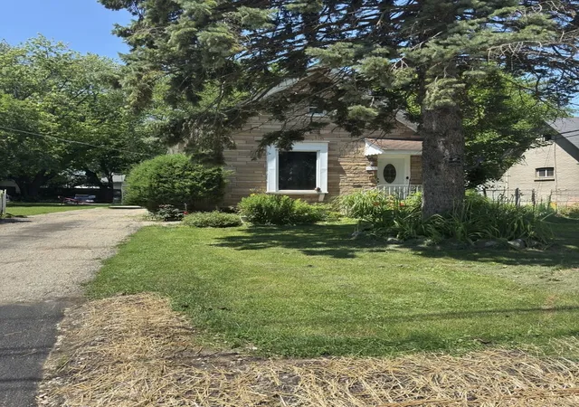 Photo 3 of Single family home for sale at 610 Mcclure Ave, Elgin, IL 60123 | MLS# 12754322 | Listing updated on 2026-09-14