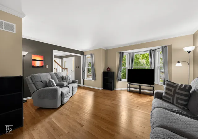 Photo 3 of Single family home for sale at 3207 Barnes Ln, Naperville, IL 60564 | MLS# 12754326 | Listing updated on 2026-09-22