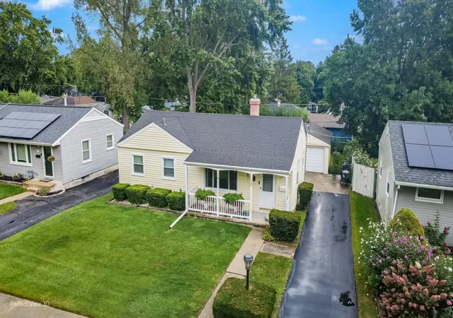 Photo 3 of Single family home for sale at 133 N Ridgemoor Ave, Mundelein, IL 60060 | MLS# 12754333 | Listing updated on 2026-09-14