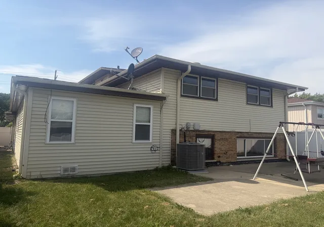 Photo 2 of Single family home for sale at 10017 Menard Ave, Oak Lawn, IL 60453 | MLS# 12754338 | Listing updated on 2026-09-13