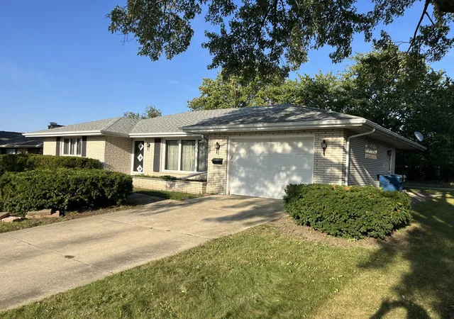 Photo 2 of Single family home for sale at 1620 Barthelone St, Crest Hill, IL 60403 | MLS# 12754341 | Listing updated on 2026-09-15