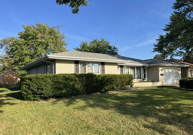 Photo 3 of Single family home for sale at 1620 Barthelone St, Crest Hill, IL 60403 | MLS# 12754341 | Listing updated on 2026-09-15