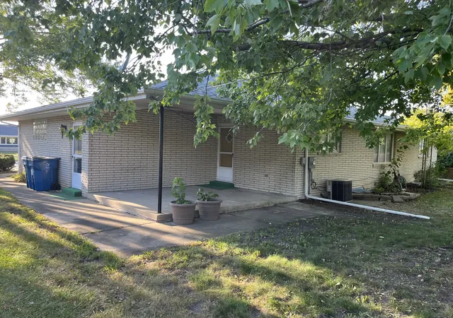 Photo 3 of Single family home for sale at 1620 Barthelone St, Crest Hill, IL 60403 | MLS# 12754341 | Listing updated on 2026-09-15