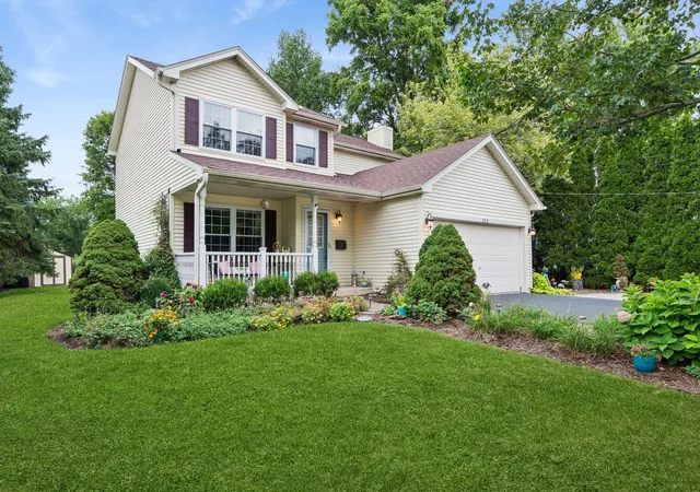 Photo 1 of Single family home for sale at 213 Lathem St, Batavia, IL 60510 | MLS# 12754358 | Listing updated on 2026-09-27