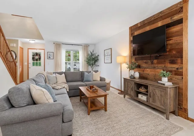 Photo 3 of Single family home for sale at 213 Lathem St, Batavia, IL 60510 | MLS# 12754358 | Listing updated on 2026-09-27