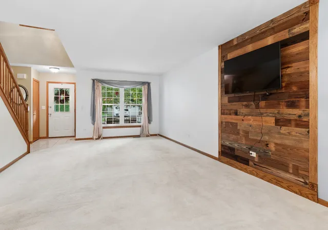 Photo 3 of Single family home for sale at 213 Lathem St, Batavia, IL 60510 | MLS# 12754358 | Listing updated on 2026-09-27