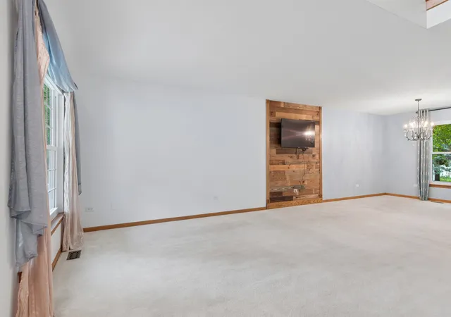 Photo 4 of Single family home for sale at 213 Lathem St, Batavia, IL 60510 | MLS# 12754358 | Listing updated on 2026-09-27