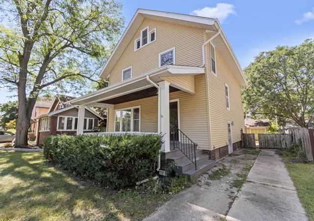 Photo 2 of Single family home for sale at 1818 Cumberland St, Rockford, IL 61103 | MLS# 12754360 | Listing updated on 2026-09-14