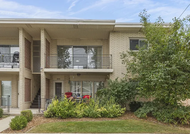 Photo 2 of Townhouse for sale at 4653 W 95th Street #0, Oak Lawn, IL 60453 | MLS# 12754372 | Listing updated on 2026-09-24