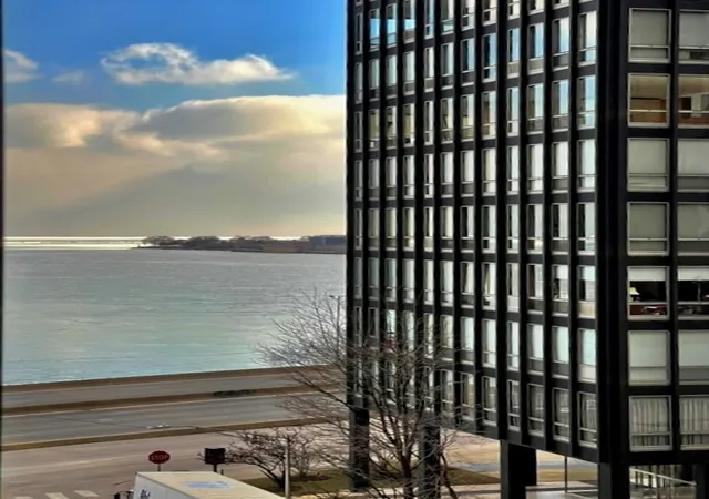 Listing Photo 2 - Condo for sale in building located at 880 N Lake Shore Dr, Chicago, IL 60611 - Unit #12GH