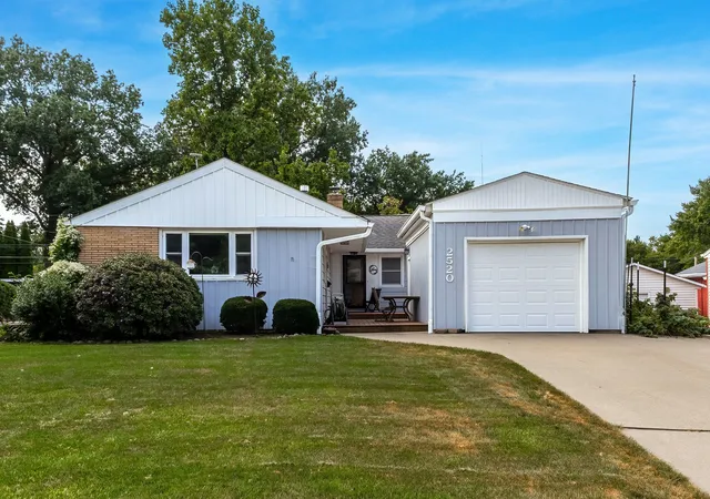 Photo 1 of Single family home for sale at 2520 30th Avenue Ct, Moline, IL 61265 | MLS# 12754376 | Listing updated on 2026-10-07