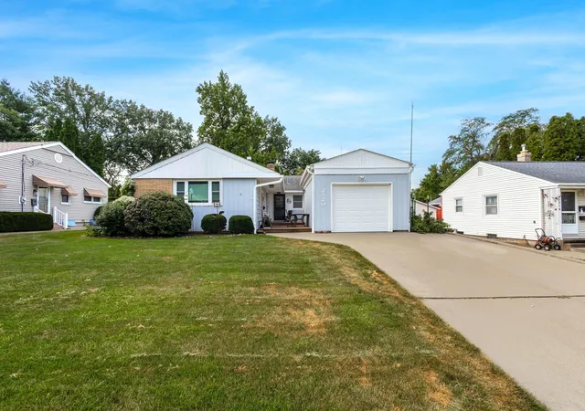 Photo 3 of Single family home for sale at 2520 30th Avenue Ct, Moline, IL 61265 | MLS# 12754376 | Listing updated on 2026-10-07
