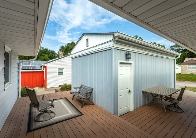 Photo 4 of Single family home for sale at 2520 30th Avenue Ct, Moline, IL 61265 | MLS# 12754376 | Listing updated on 2026-10-07
