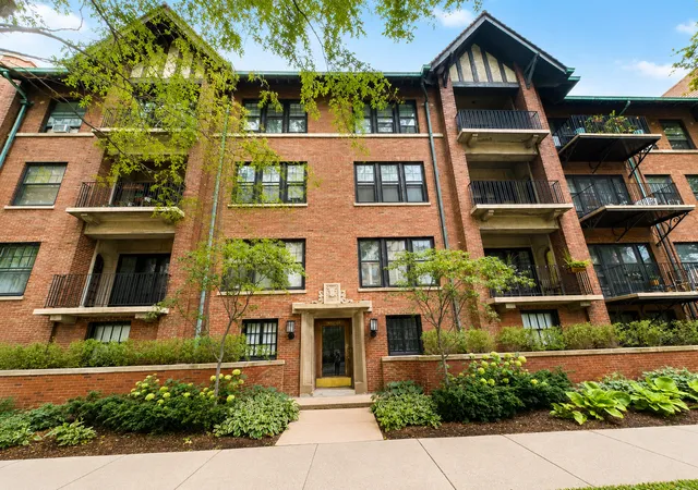 Photo 1 of Condo for sale at 1633 E Hyde Park Blvd #3C, Chicago, IL 60615 | MLS# 12754391 | Listing updated on 2026-09-14
