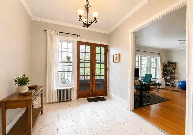 Photo 3 of Condo for sale at 1633 E Hyde Park Blvd #3C, Chicago, IL 60615 | MLS# 12754391 | Listing updated on 2026-09-14