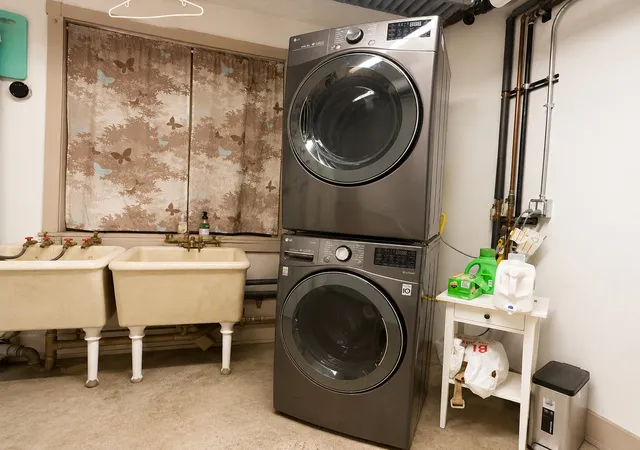 Listing Photo 2 - Condo for sale in building located at 1633 E Hyde Park Blvd, Chicago, IL 60615 - Unit #3C