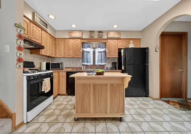 Photo 3 of Single family home for sale at 9708 S 81st Avenue, Palos Hills, IL 60465 | MLS# 12754407 | Listing updated on 2026-09-19