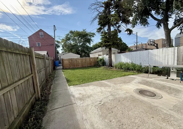 Listing Photo 2 - Condo for sale in building located at 2722 S Homan Ave, Chicago, IL 60623