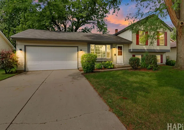Photo 1 of Single family home for sale at 5014 W Greenbrier Dr, Mc Henry, IL 60050 | MLS# 12754458 | Listing updated on 2026-09-09