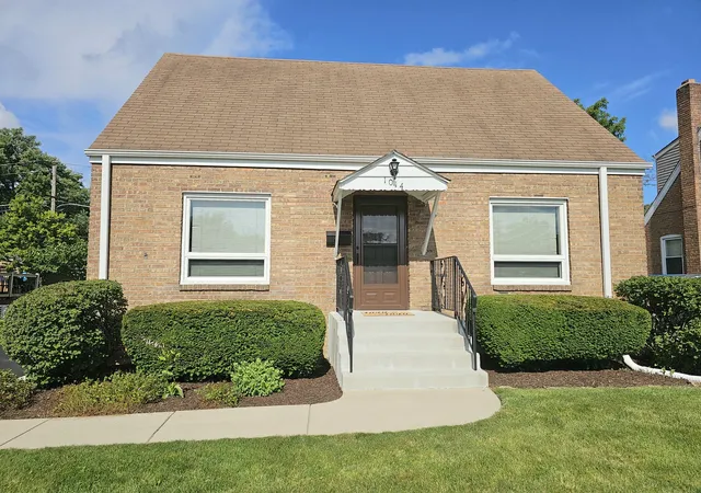 Photo 2 of Single family home for sale at 1014 S Summit Ave, Villa Park, IL 60181 | MLS# 12754461 | Listing updated on 2026-09-12