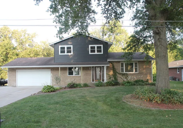 Photo 1 of Single family home for sale at 108 Circle Dr, Cambridge, IL 61238 | MLS# 12754476 | Listing updated on 2026-09-15