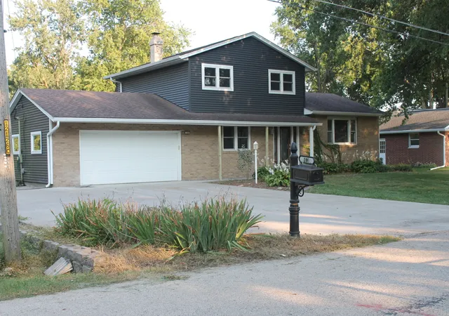 Photo 2 of Sale Pending at 108 Circle Dr, Cambridge, IL 61238 | MLS# 12754476 | Listing updated on 2026-09-24